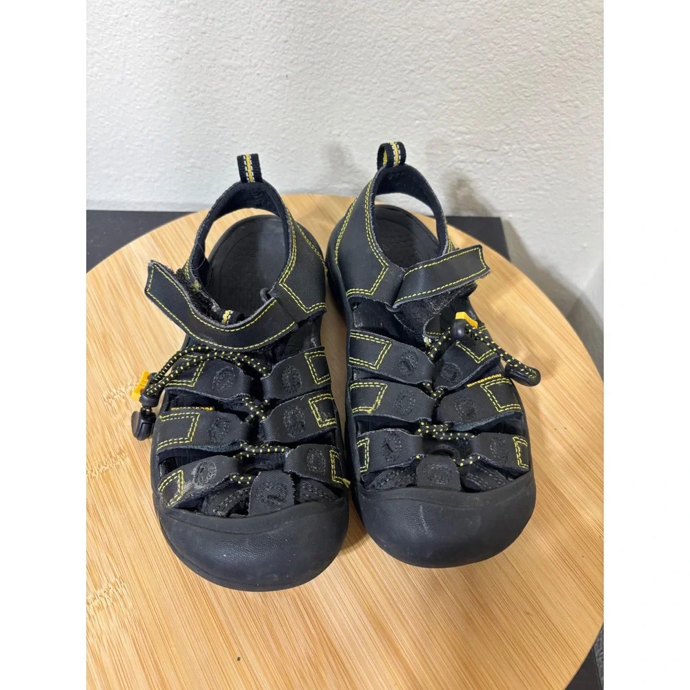 KEEN Sandals Kids 2 Newport H2 Black Yellow Waterproof Sport Hiking Shoes Play